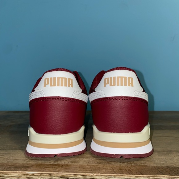 Burgundy Puma Runner V3 - Picture 4 of 5